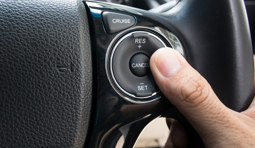 Hız Sabitleyici (Cruise Control) Nedir? Nasıl Çalışır?
