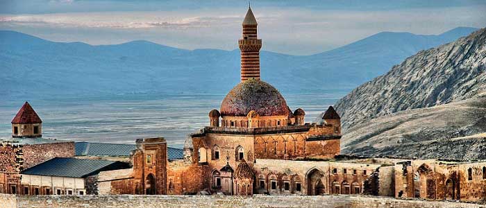 İshak Paşa Sarayı’nın Tarihçesi
