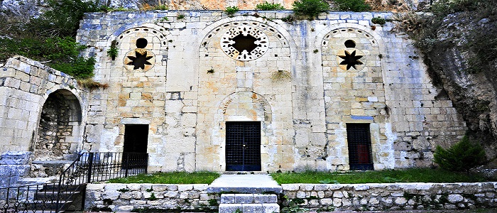 Saint Pierre Kilisesi'nin Tarihçesi