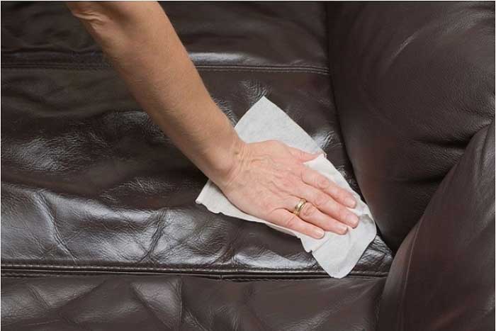 Deri Yüzeyler Nasıl Temizlenir ve Parlatılır?