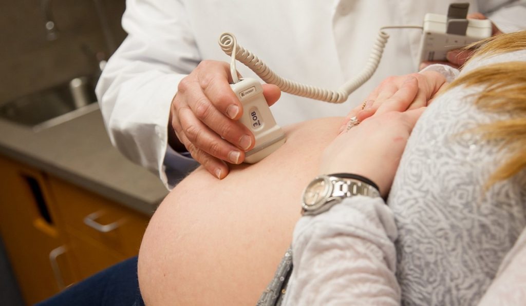 Dış (Ektopik) Gebelik Nedir? Nedenleri, Belirtileri ve Tedavisi