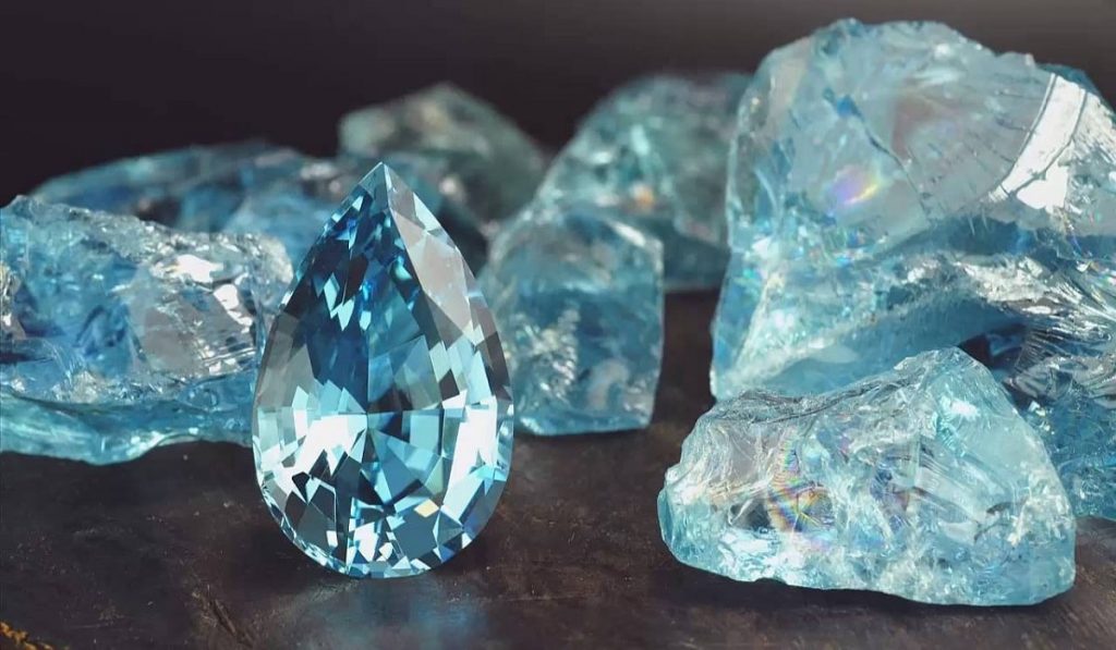 Akuamarin Taşı Nedir? Özellikleri ve Faydaları Nelerdir?