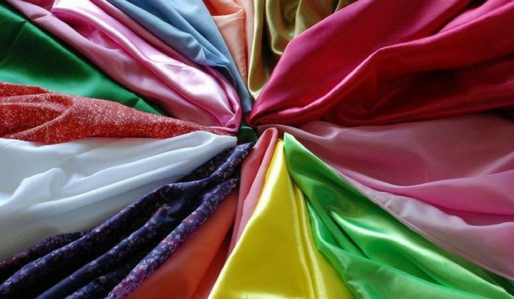 İpek Kumaş Nedir? Nerelerde Kullanılır? Nasıl Giyilir?
