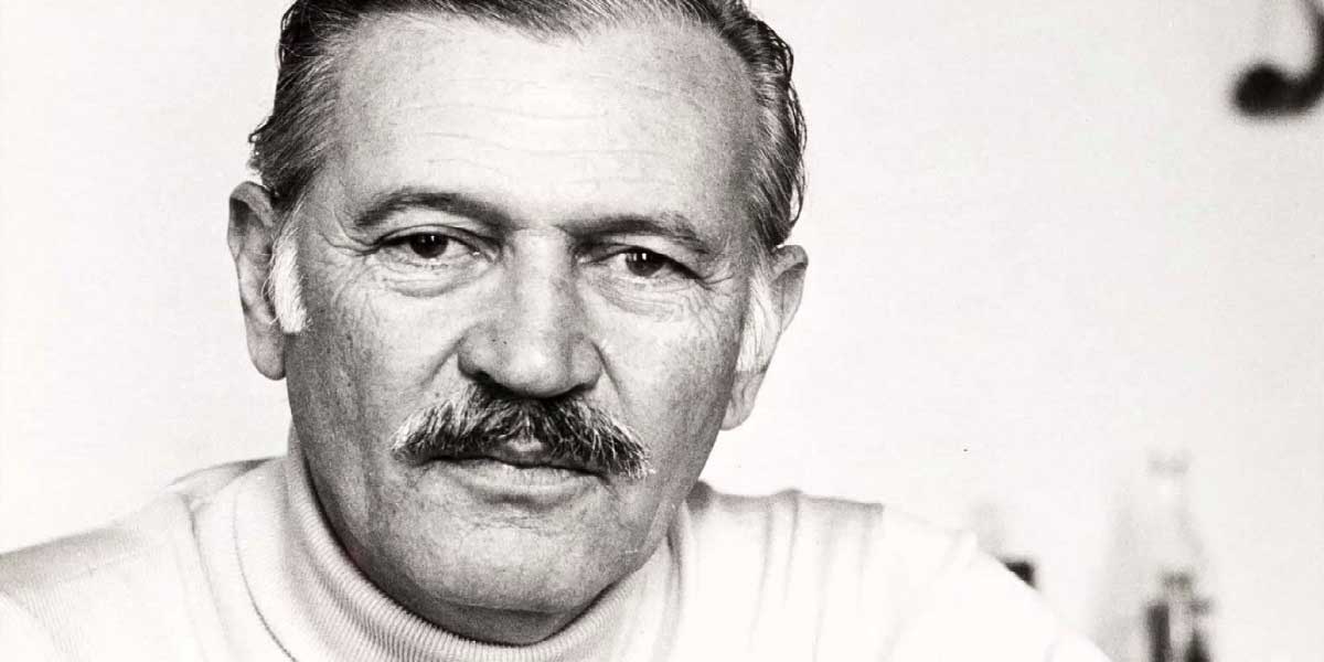 Oktay Rıfat Kimdir?