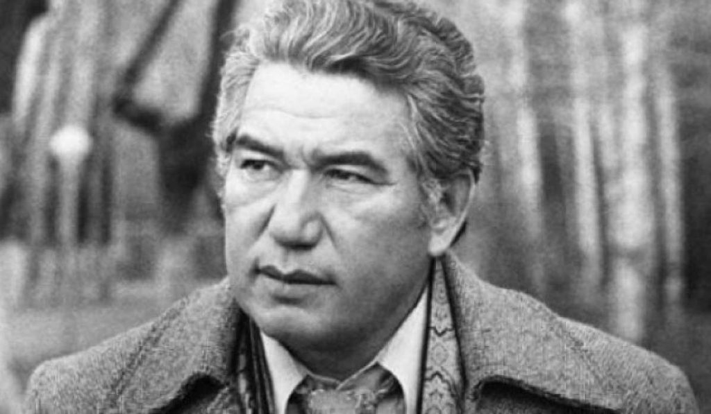 Cengiz Aytmatov Kimdir? Hayatı, Kitapları ve Sözleri